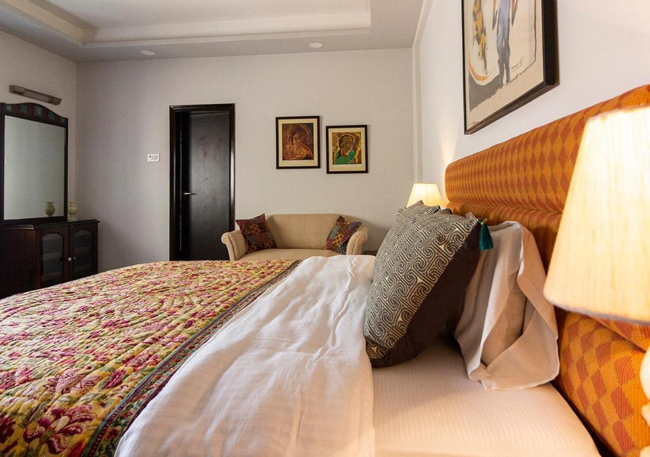Neelam Bed & Breakfast Колката Екстериор снимка