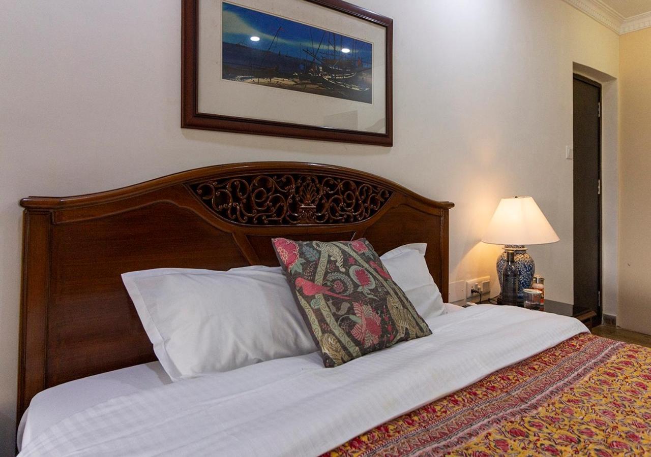 Neelam Bed & Breakfast Колката Екстериор снимка