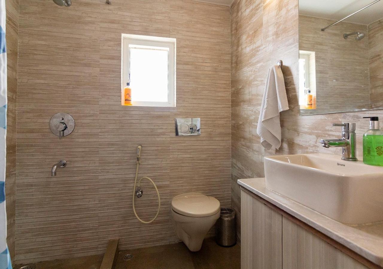 Neelam Bed & Breakfast Колката Екстериор снимка